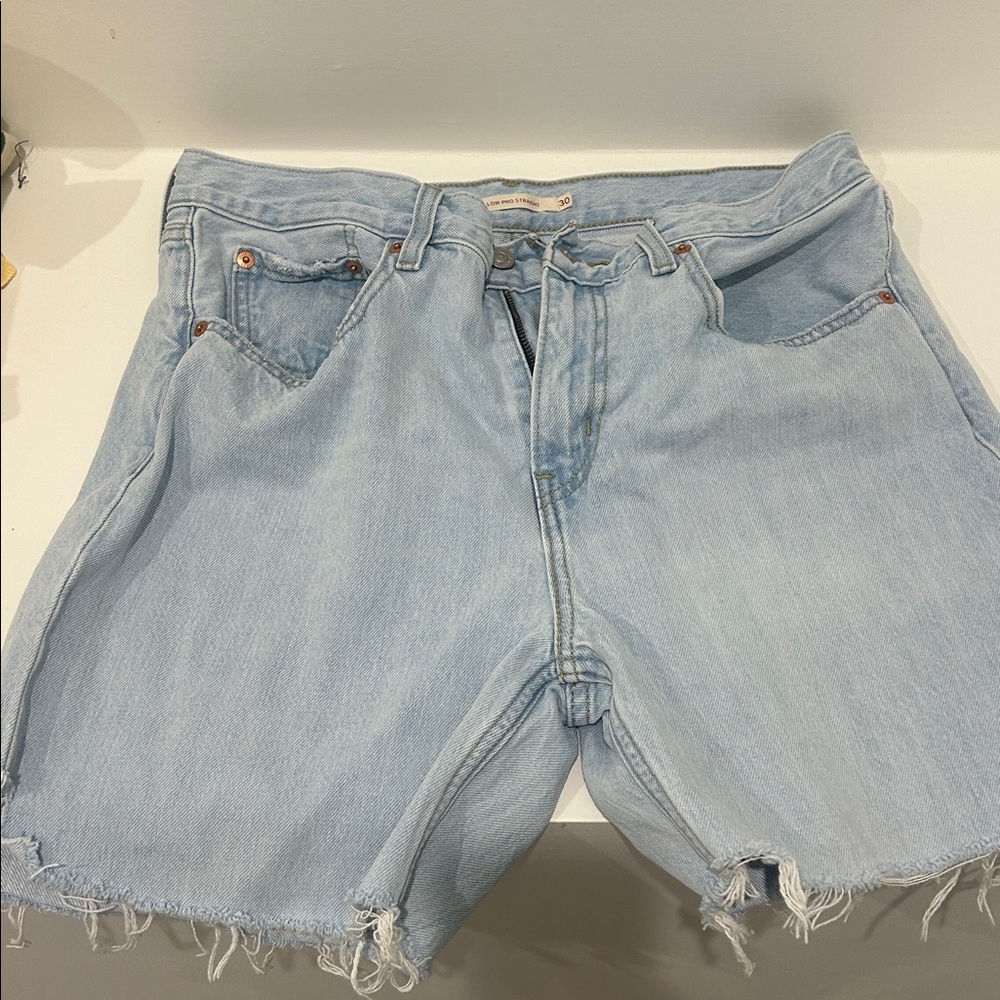 Light Wash levi cut offs - Picture 2 of 4